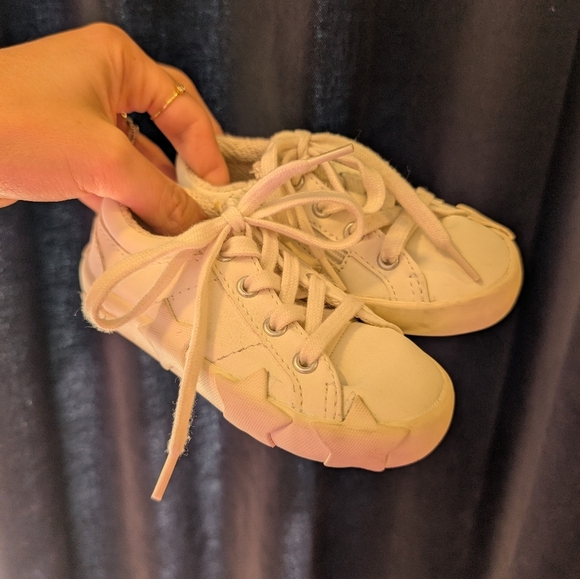 💜2 For 30💜Zara Star White Sneakers EU21/US5 - Picture 2 of 6